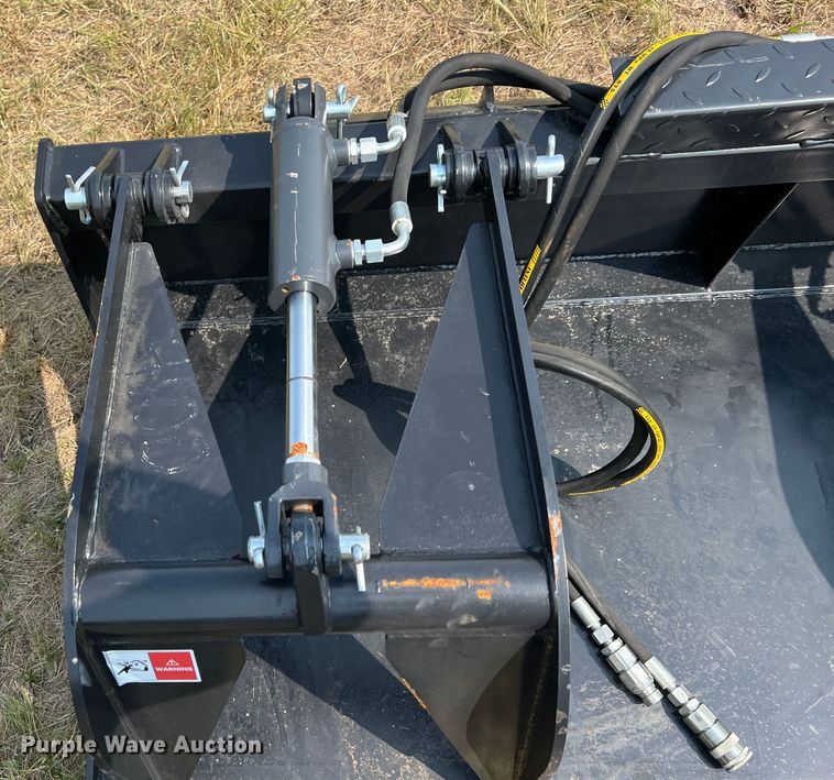 image for item IA9179 72" W skid steer grapple bucket
