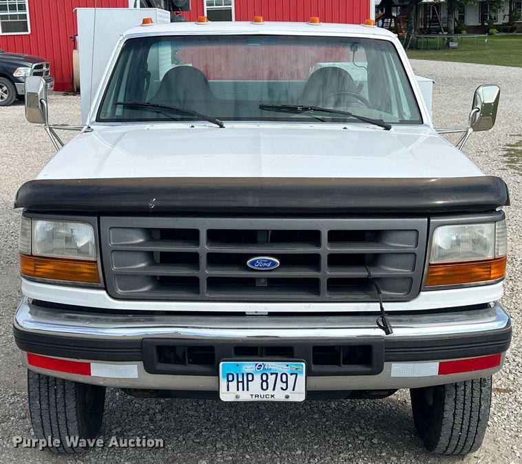 image for item IA9199 1995 Ford F450 Super Duty  utility / service truck