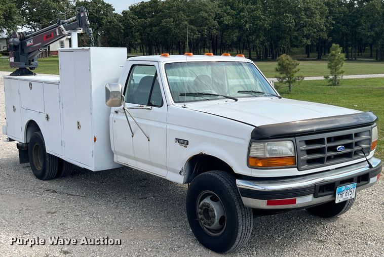 image for item IA9199 1995 Ford F450 Super Duty  utility / service truck