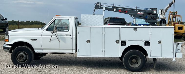image for item IA9199 1995 Ford F450 Super Duty  utility / service truck