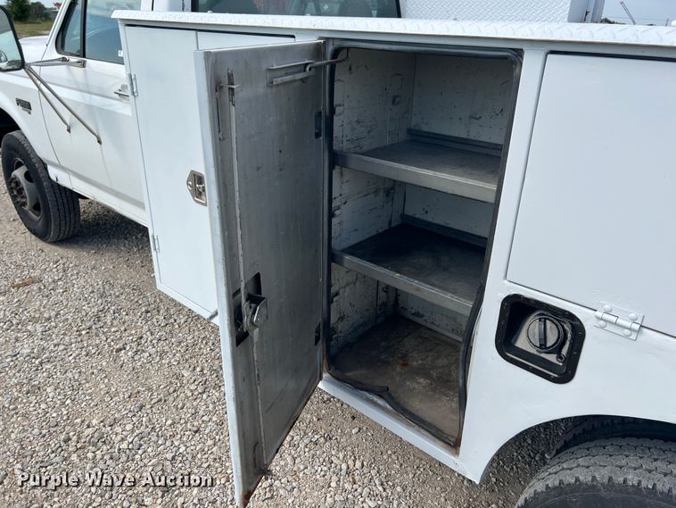 image for item IA9199 1995 Ford F450 Super Duty  utility / service truck