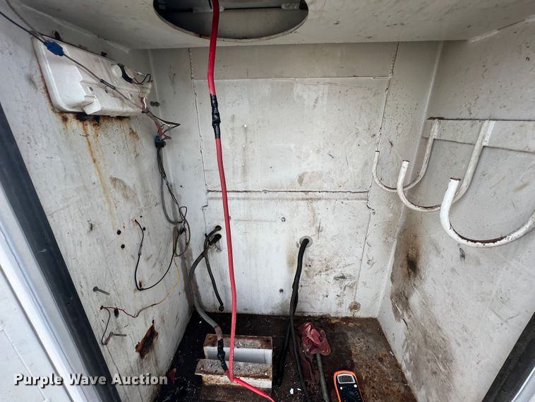 image for item IA9199 1995 Ford F450 Super Duty  utility / service truck