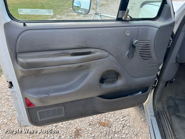 image for item IA9199 1995 Ford F450 Super Duty  utility / service truck