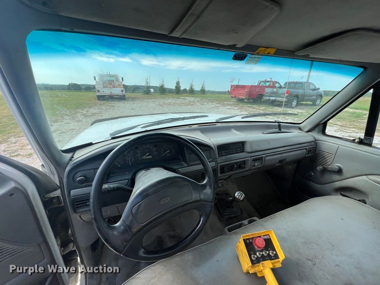 image for item IA9199 1995 Ford F450 Super Duty  utility / service truck