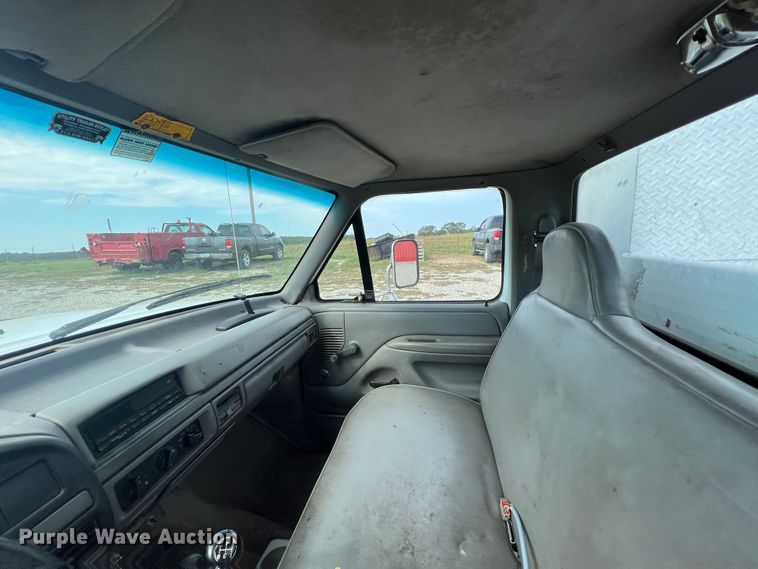 image for item IA9199 1995 Ford F450 Super Duty  utility / service truck