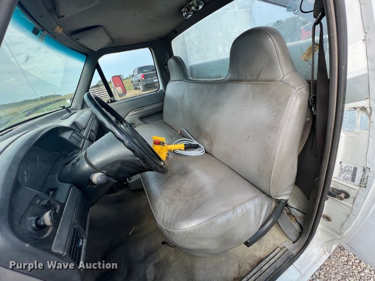 image for item IA9199 1995 Ford F450 Super Duty  utility / service truck