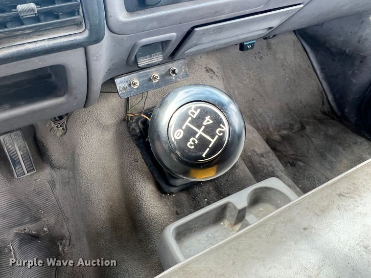 image for item IA9199 1995 Ford F450 Super Duty  utility / service truck