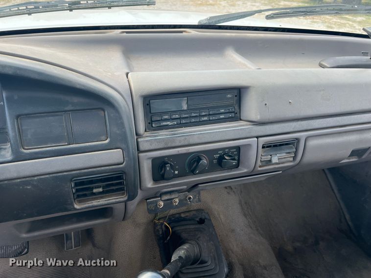 image for item IA9199 1995 Ford F450 Super Duty  utility / service truck