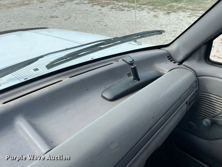 image for item IA9199 1995 Ford F450 Super Duty  utility / service truck