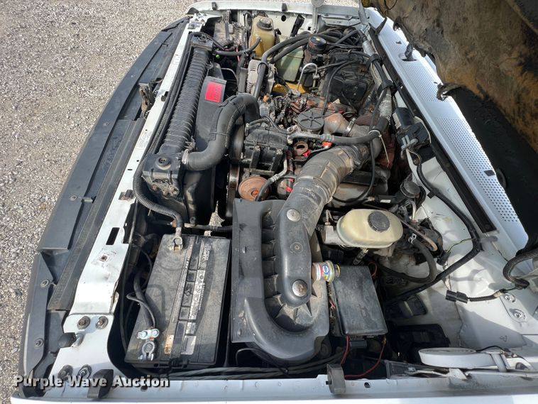 image for item IA9199 1995 Ford F450 Super Duty  utility / service truck