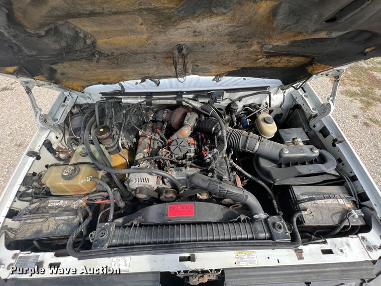 image for item IA9199 1995 Ford F450 Super Duty  utility / service truck