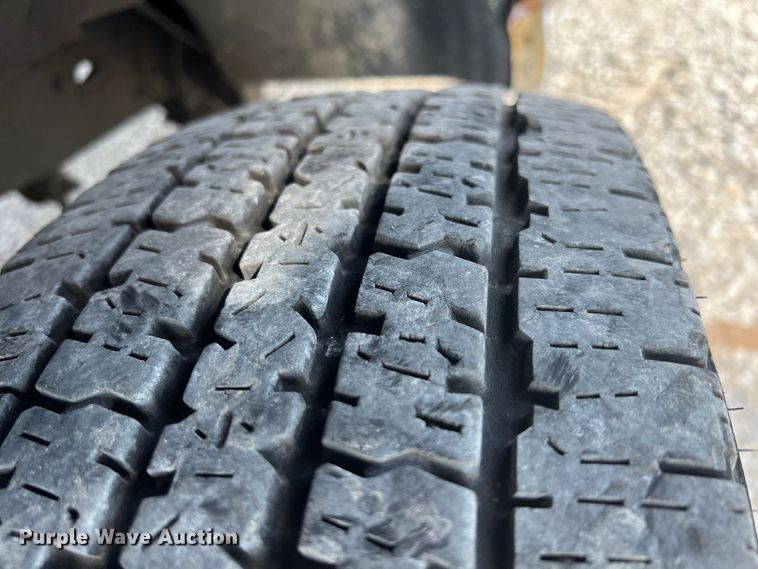 image for item IA9199 1995 Ford F450 Super Duty  utility / service truck