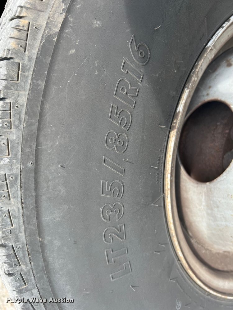 image for item IA9199 1995 Ford F450 Super Duty  utility / service truck