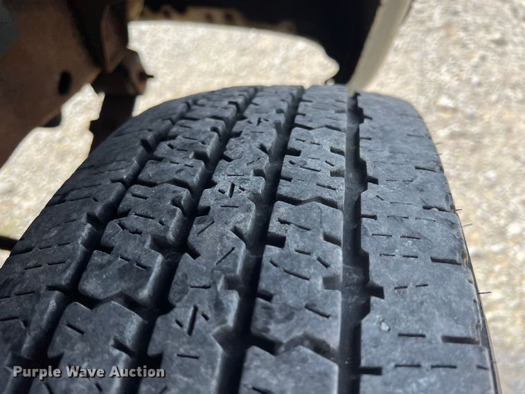 image for item IA9199 1995 Ford F450 Super Duty  utility / service truck