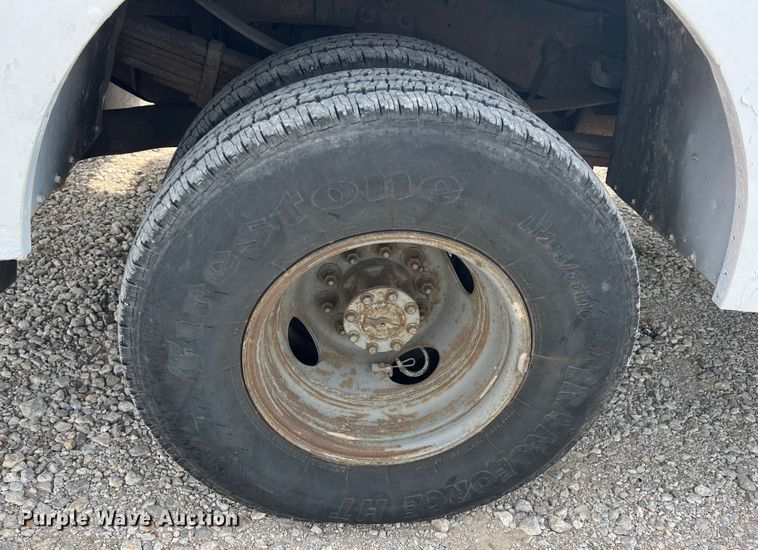 image for item IA9199 1995 Ford F450 Super Duty  utility / service truck