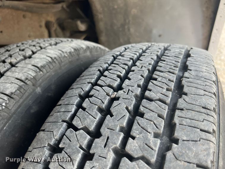 image for item IA9199 1995 Ford F450 Super Duty  utility / service truck