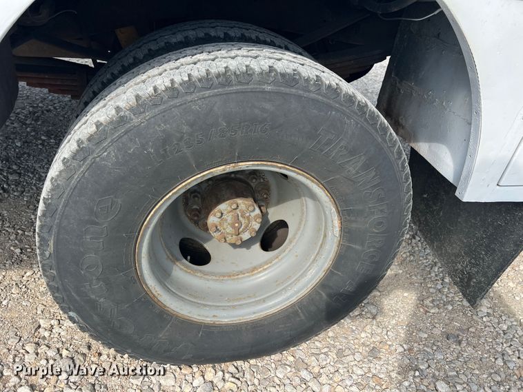 image for item IA9199 1995 Ford F450 Super Duty  utility / service truck