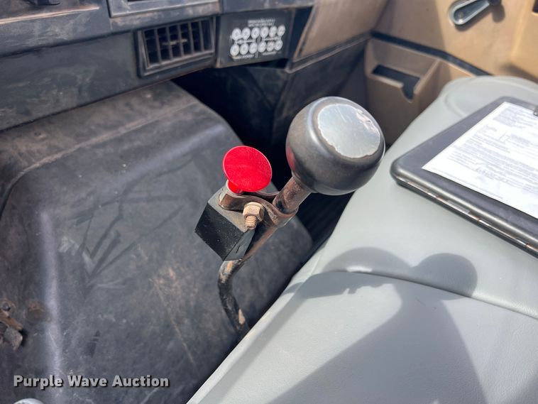 image for item IA9200 1991 International 4900  flatbed truck