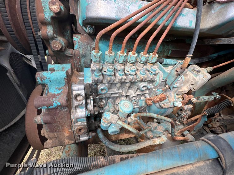 image for item IA9200 1991 International 4900  flatbed truck