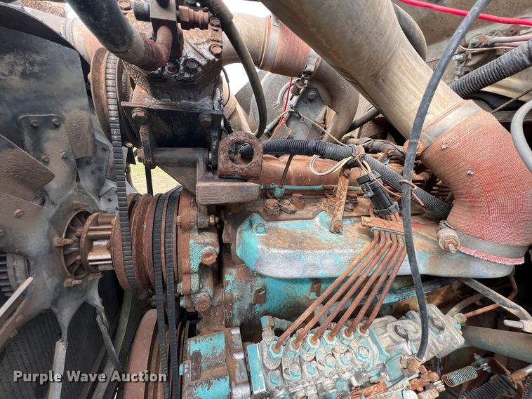 image for item IA9200 1991 International 4900  flatbed truck