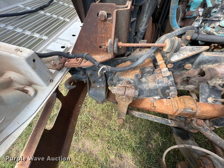 image for item IA9200 1991 International 4900  flatbed truck