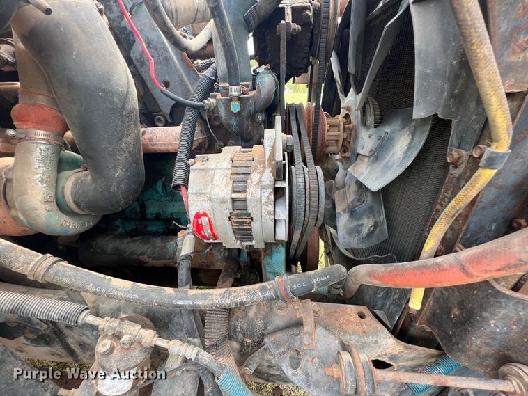 image for item IA9200 1991 International 4900  flatbed truck