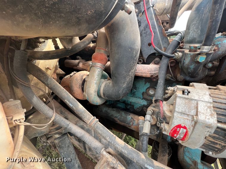 image for item IA9200 1991 International 4900  flatbed truck