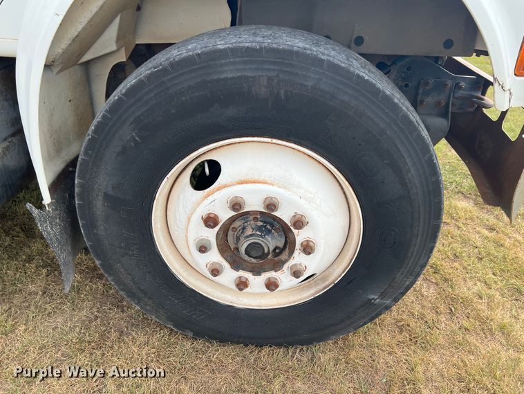 image for item IA9200 1991 International 4900  flatbed truck