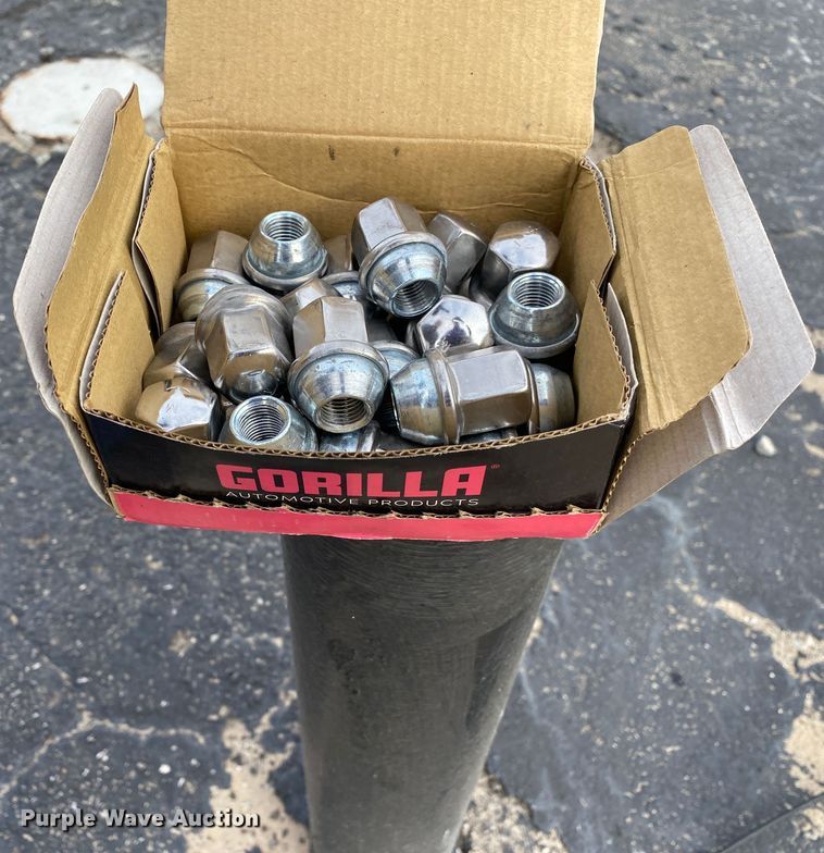 image for item IG9782 (4) Bridgestone 265/50R20 tires and wheels