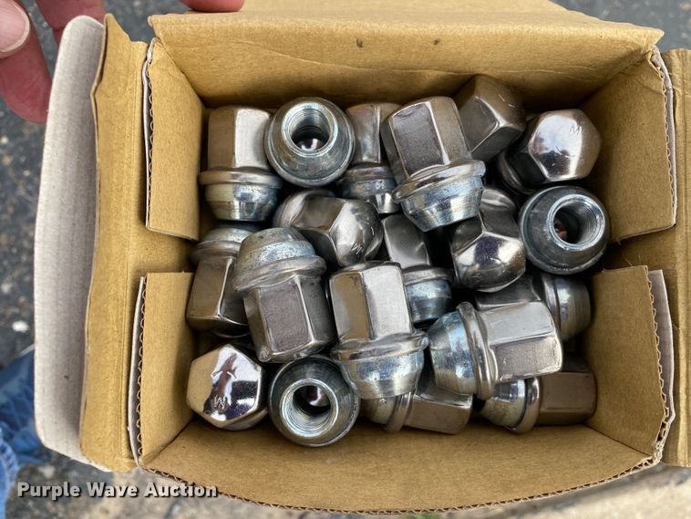 image for item IG9782 (4) Bridgestone 265/50R20 tires and wheels