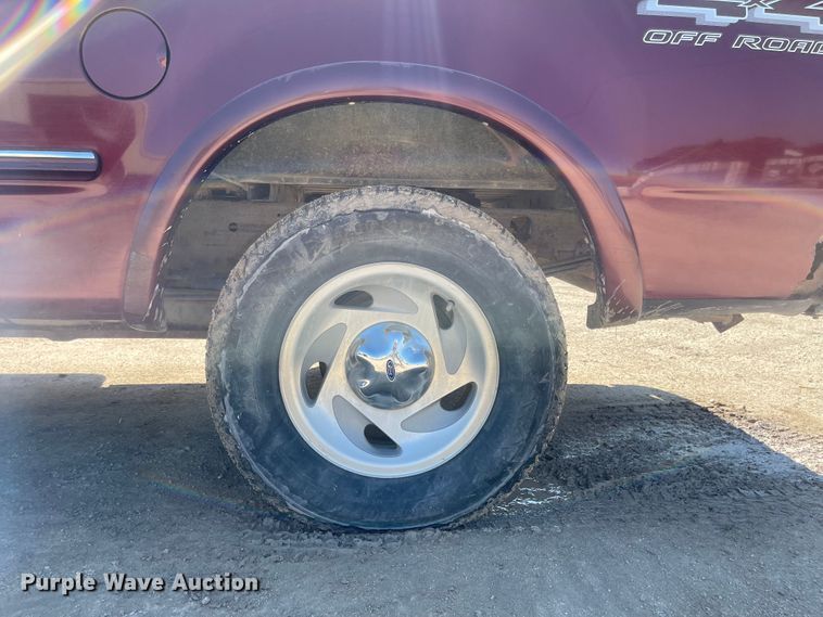 image for item JF9035 1997 Ford F150  SuperCab pickup truck