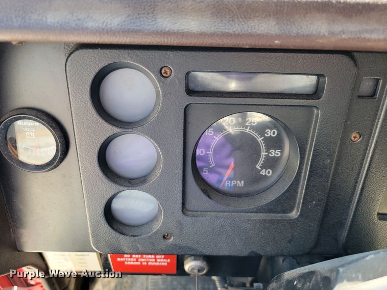 image for item JL9358 1982 International 1954  rescue vehicle