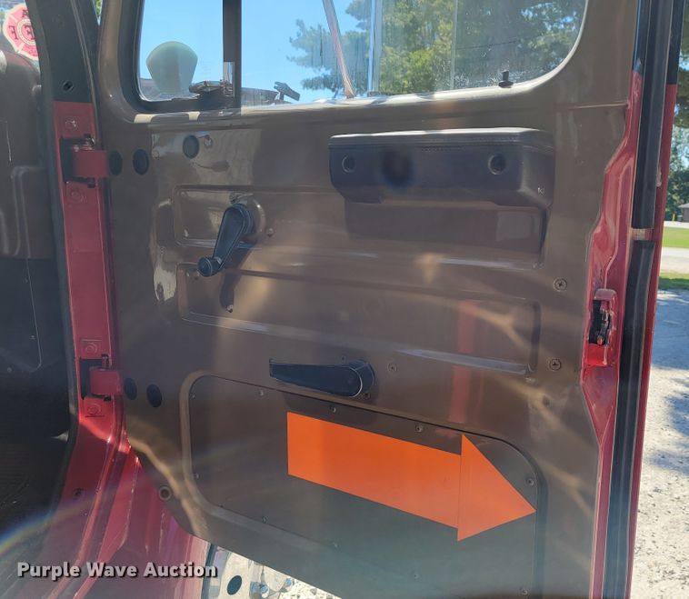 image for item JL9358 1982 International 1954  rescue vehicle