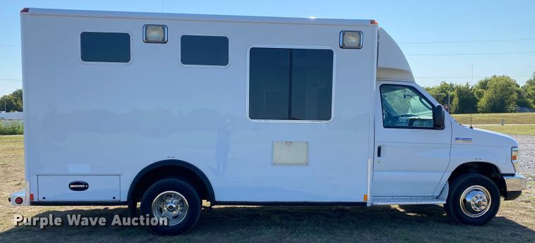 image for item JW9423 2011 Ford E450 Super Duty  delivery van