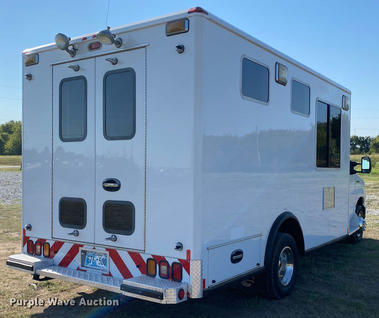 image for item JW9423 2011 Ford E450 Super Duty  delivery van