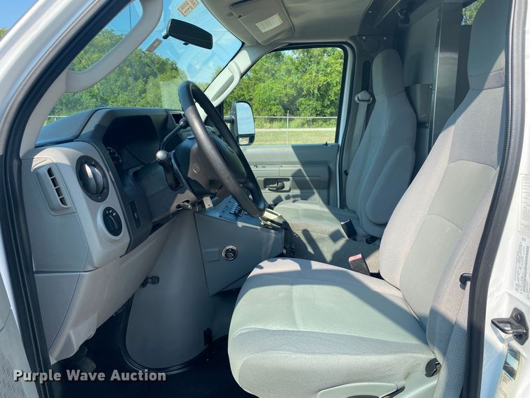 image for item JW9423 2011 Ford E450 Super Duty  delivery van