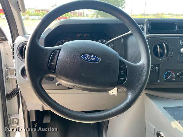 image for item JW9423 2011 Ford E450 Super Duty  delivery van