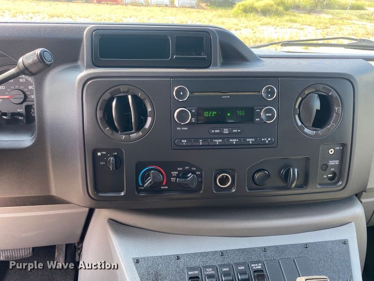 image for item JW9423 2011 Ford E450 Super Duty  delivery van