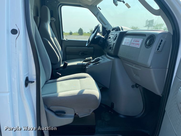 image for item JW9423 2011 Ford E450 Super Duty  delivery van