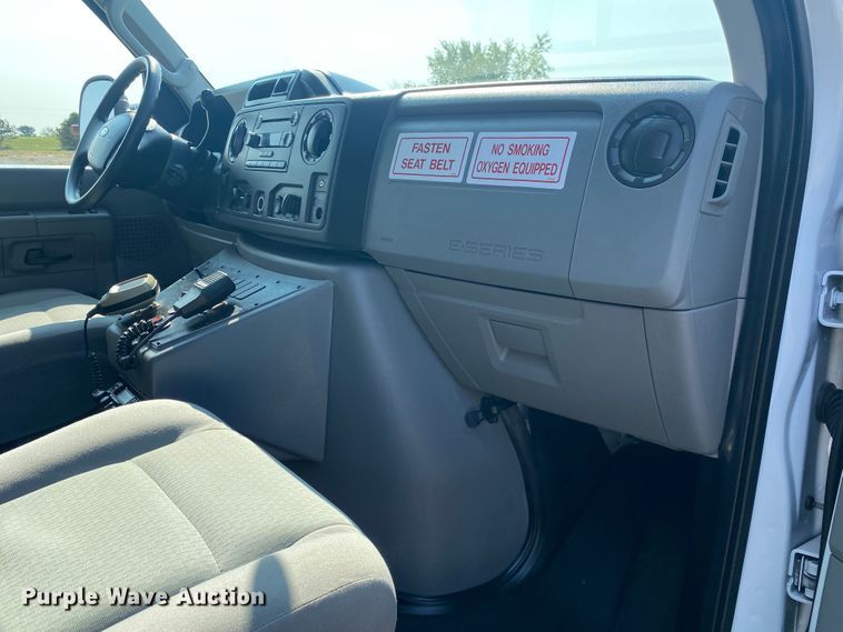 image for item JW9423 2011 Ford E450 Super Duty  delivery van