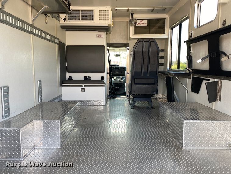 image for item JW9423 2011 Ford E450 Super Duty  delivery van