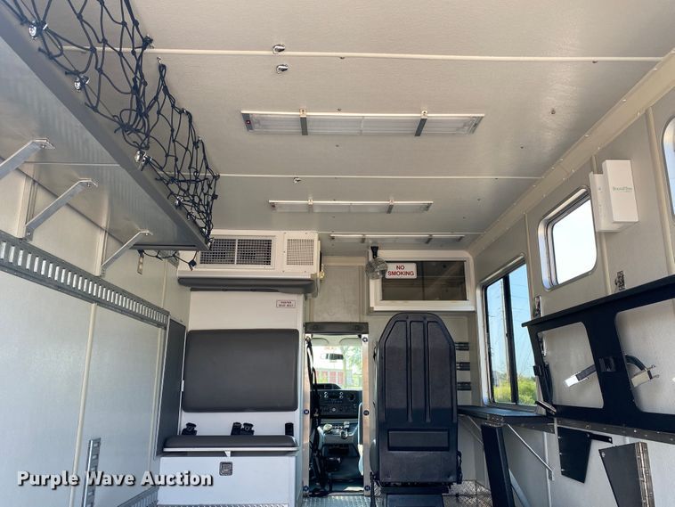 image for item JW9423 2011 Ford E450 Super Duty  delivery van