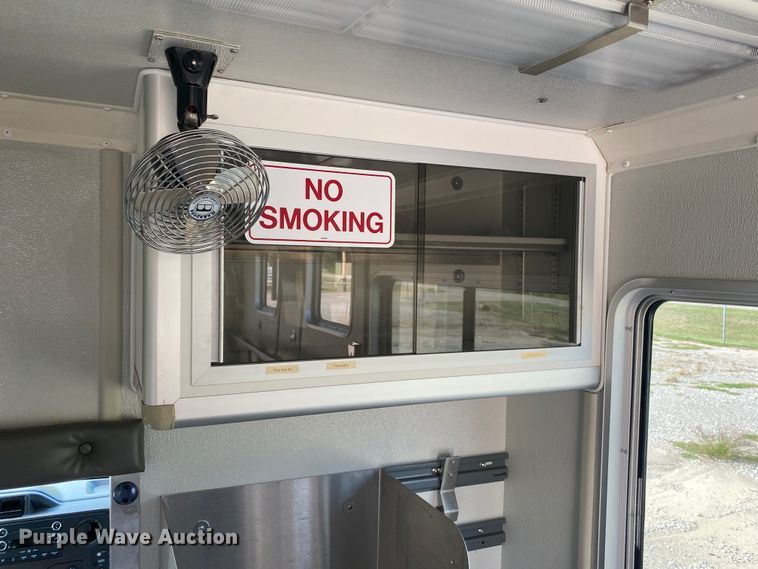 image for item JW9423 2011 Ford E450 Super Duty  delivery van