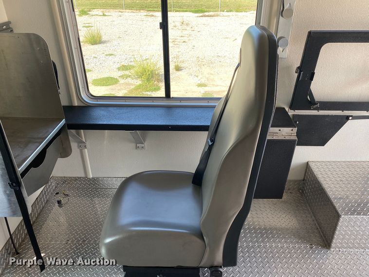 image for item JW9423 2011 Ford E450 Super Duty  delivery van