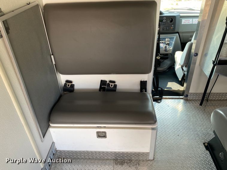 image for item JW9423 2011 Ford E450 Super Duty  delivery van