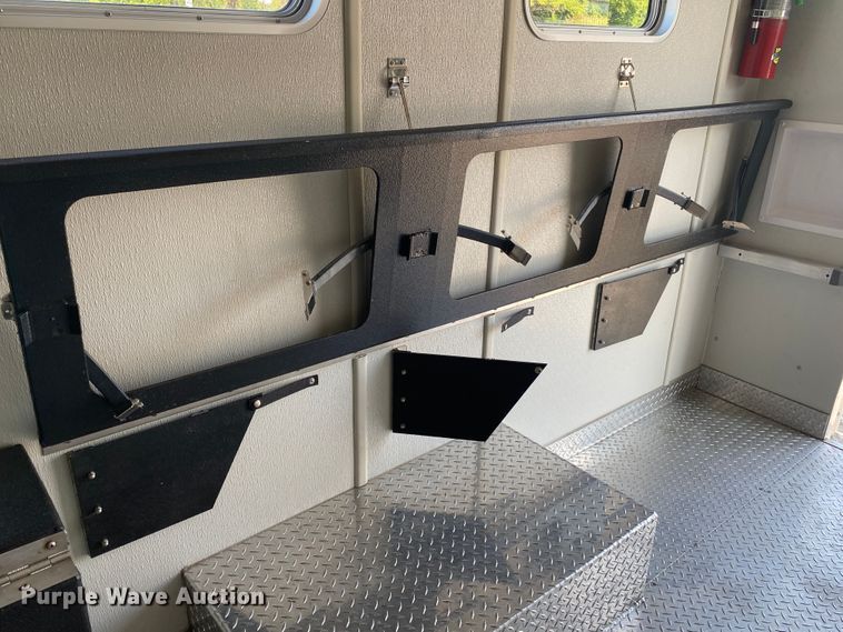 image for item JW9423 2011 Ford E450 Super Duty  delivery van