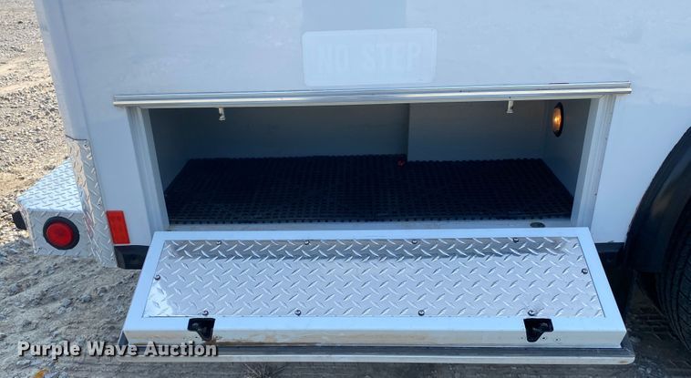 image for item JW9423 2011 Ford E450 Super Duty  delivery van