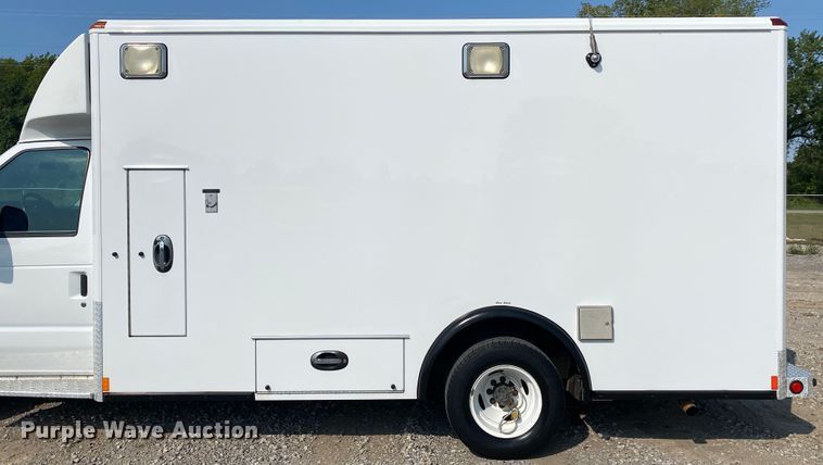 image for item JW9423 2011 Ford E450 Super Duty  delivery van