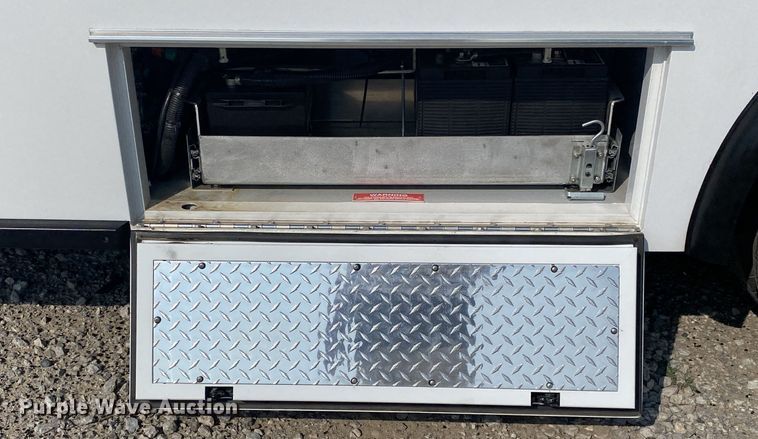 image for item JW9423 2011 Ford E450 Super Duty  delivery van