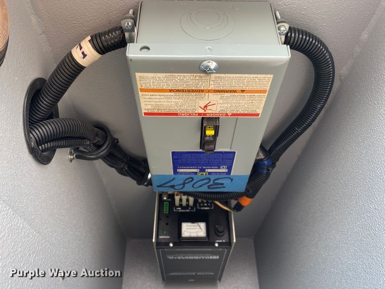 image for item JW9423 2011 Ford E450 Super Duty  delivery van